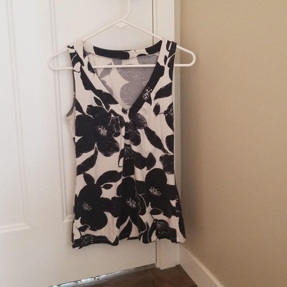 Black and white flower print tank